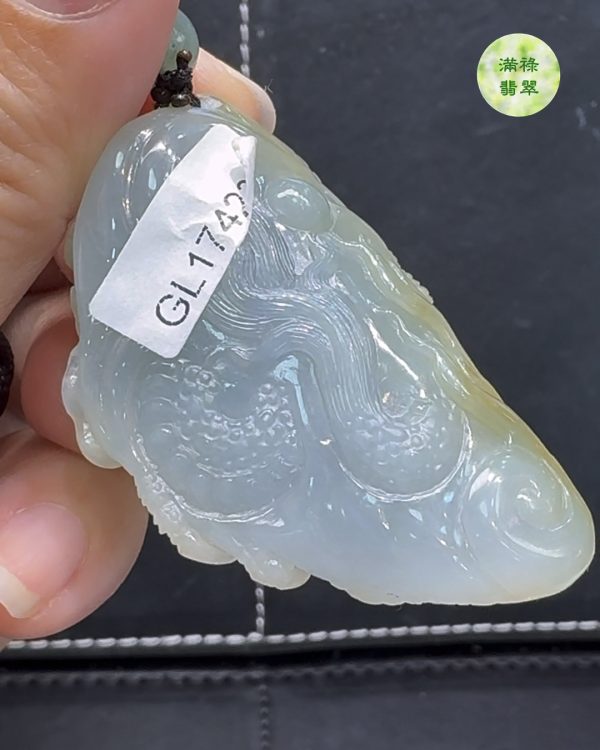 精美雕刻糯冰種翡翠A貨玉器龍牌——彰顯力量與吉祥寓意 - Image 9