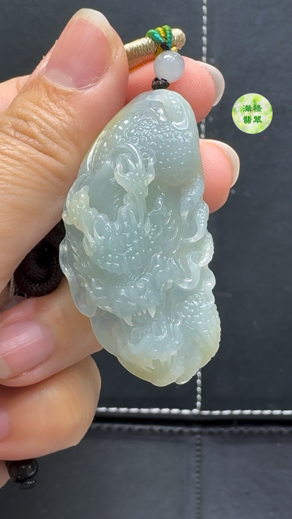 精雕細緻糯冰種翡翠A貨龍牌——呈現力量與祥瑞的高雅玉器 - Image 3