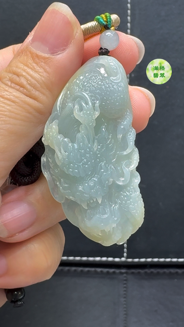 精雕細緻糯冰種翡翠A貨龍牌——呈現力量與祥瑞的高雅玉器 - Image 4