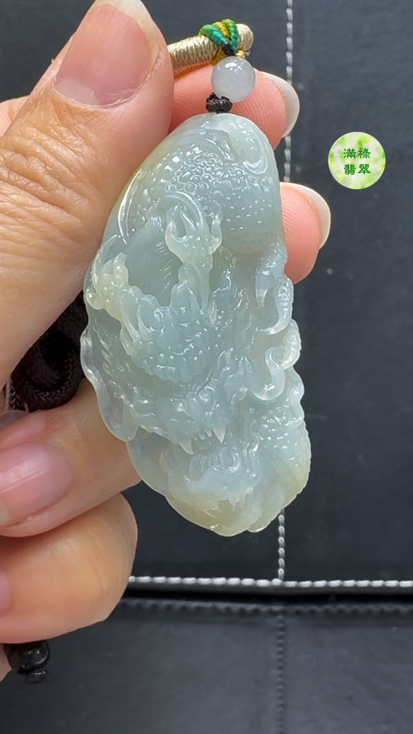 精雕細緻糯冰種翡翠A貨龍牌——呈現力量與祥瑞的高雅玉器 - Image 5