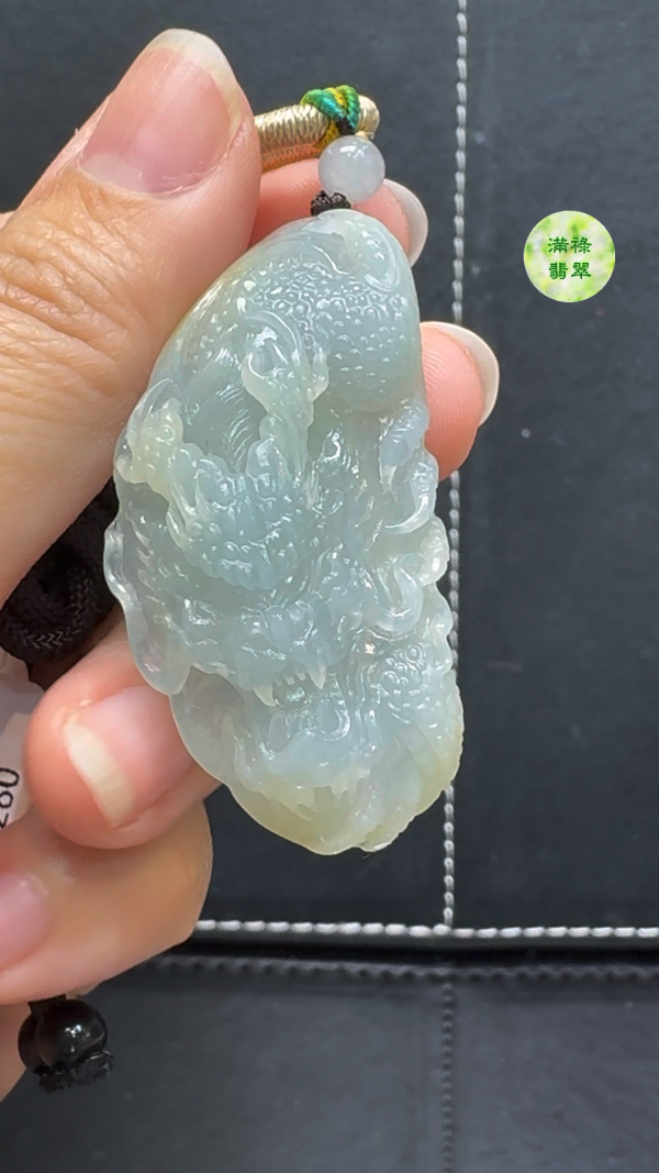 精雕細緻糯冰種翡翠A貨龍牌——呈現力量與祥瑞的高雅玉器 - Image 8