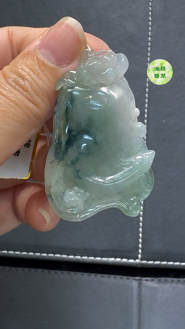 精緻雕刻糯冰種翡翠A貨荷花魚吊墜——平和與富足的優雅象徵 - Image 2