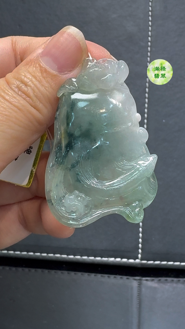 精緻雕刻糯冰種翡翠A貨荷花魚吊墜——平和與富足的優雅象徵 - Image 3