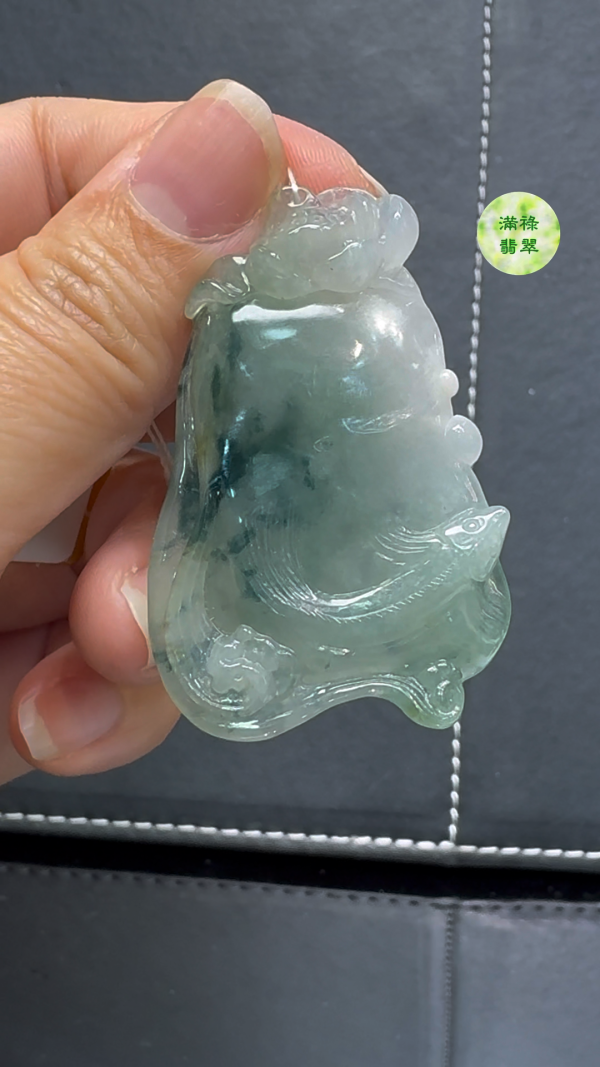 精緻雕刻糯冰種翡翠A貨荷花魚吊墜——平和與富足的優雅象徵 - Image 4