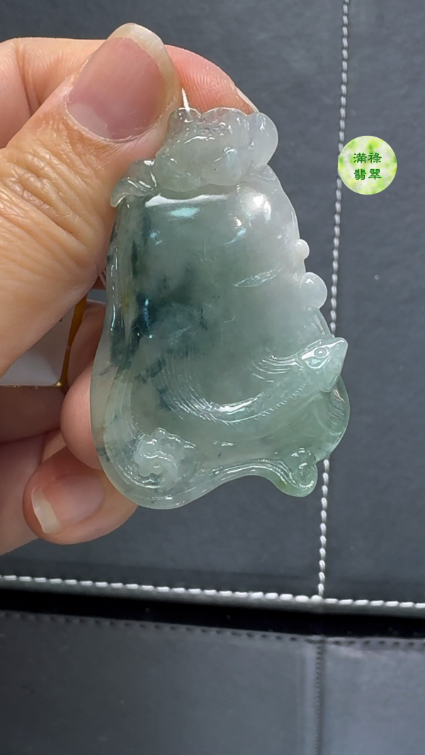 精緻雕刻糯冰種翡翠A貨荷花魚吊墜——平和與富足的優雅象徵 - Image 5
