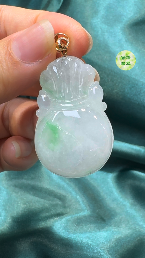 翡翠A貨玉器錢袋翡翠吊墜39 x 26 x 8mm