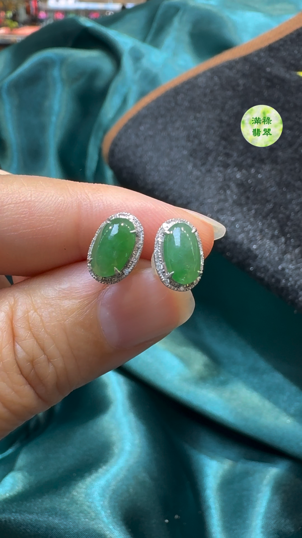18K翡翠A貨玉器蛋面翡翠耳環主石8.3 x 5.1mm