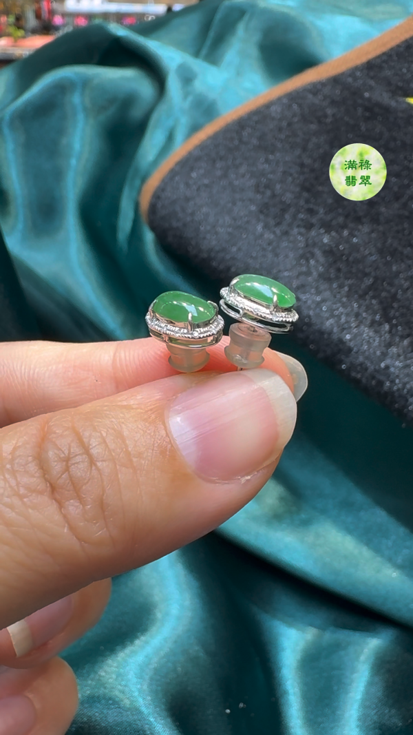 18K翡翠A貨玉器蛋面翡翠耳環主石8.3 x 5.1mm - Image 5