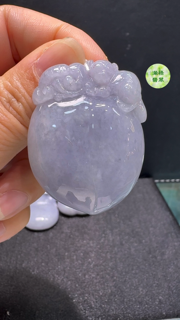 翡翠A貨玉器桃翡翠玉吊墜 尺寸： 42 x 32 x 14 mm