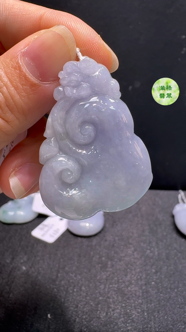翡翠A貨玉器如意翡翠玉吊墜約40 x 30 x 11mm