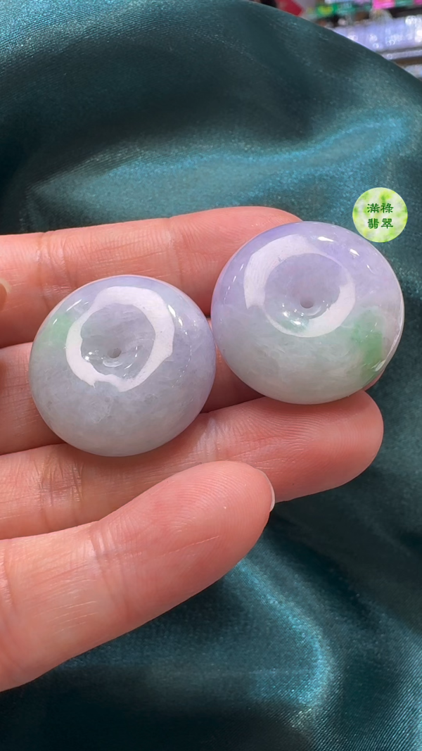 翡翠A貨玉器春彩平安扣一對主石直徑25mm-厚度11mm
