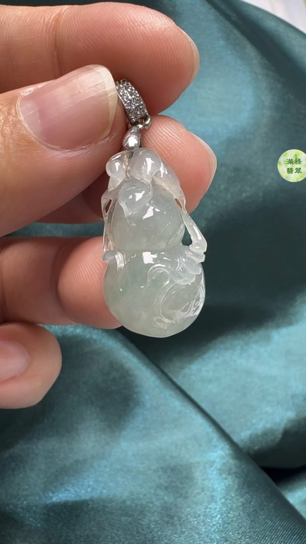 翡翠A貨玉器葫蘆吊墜 25-15-9.4mm
