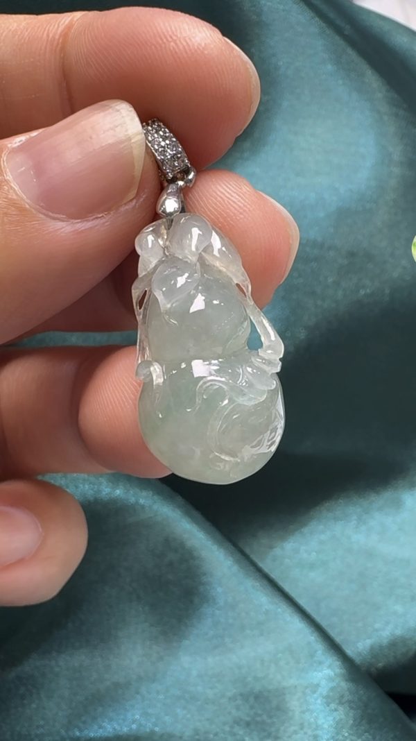 翡翠A貨玉器葫蘆吊墜 25-15-9.4mm - Image 2