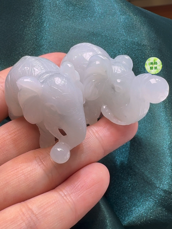 翡翠A貨玉器大象一對53 x 29 x 18mm、42 x 29 x 21mm - Image 2