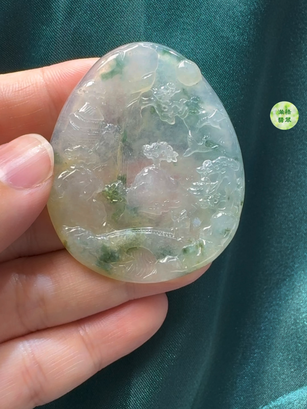 翡翠A貨玉器山水吊墜 51 x 43 x 5.9mm