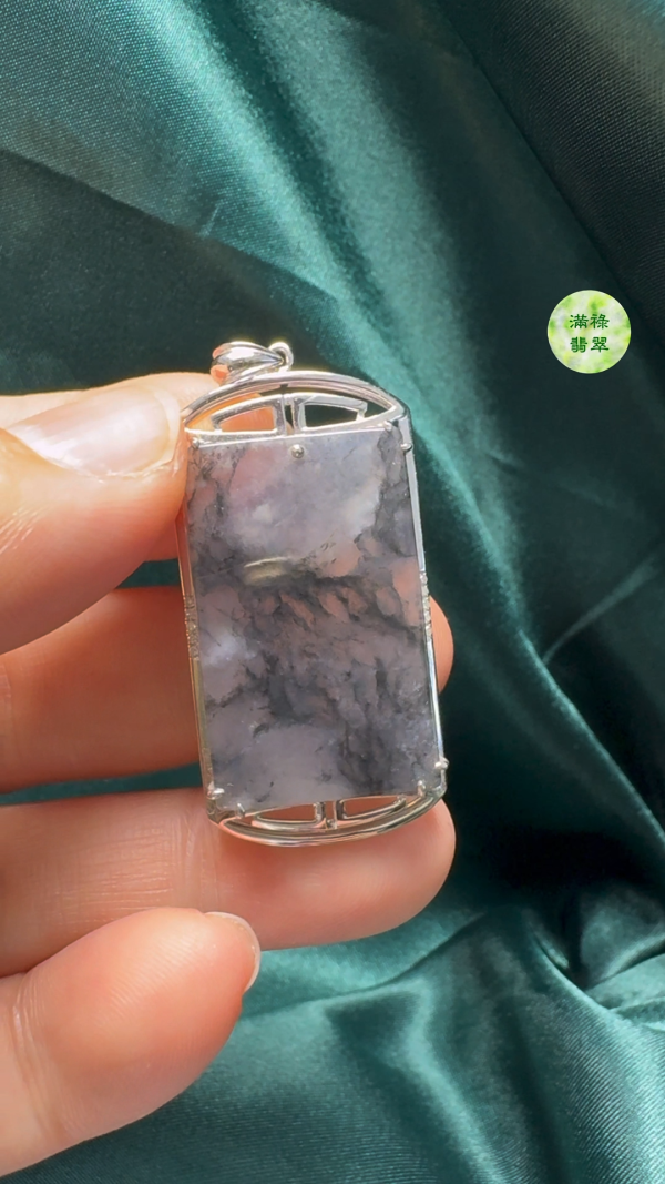18K翡翠A貨玉器特色烏鷄種翡翠無事牌吊墜 主石29-18-3.4mm - Image 3