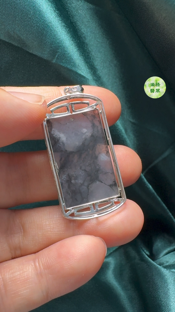 18K翡翠A貨玉器特色烏鷄種翡翠無事牌吊墜 主石29-18-3.4mm - Image 8