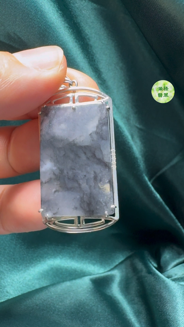 18K翡翠A貨玉器特色烏鷄種翡翠無事牌吊墜 主石29-18-3.4mm - Image 7