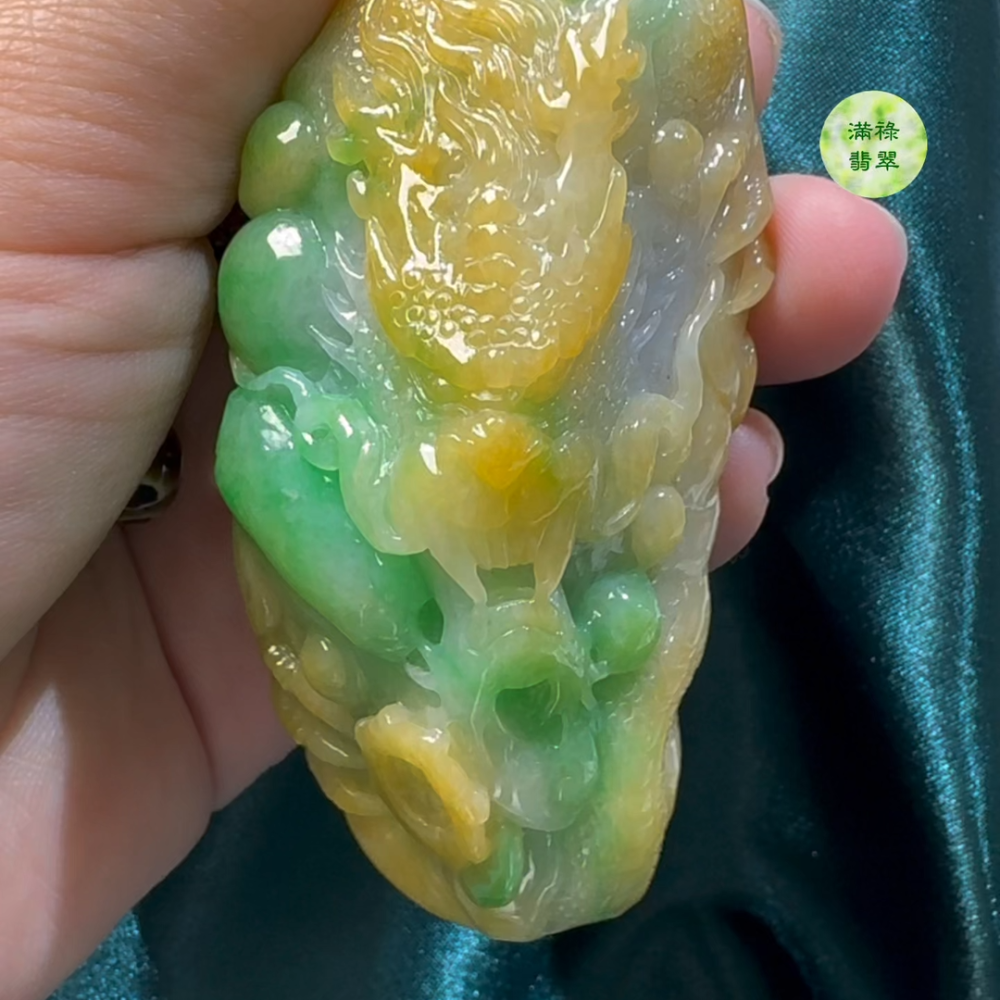 翡翠A貨玉器黃加綠龍牌翡翠吊墜 69-33-25mm