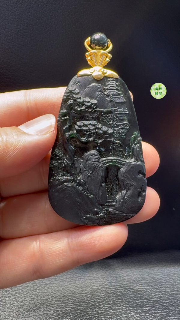 18K翡翠A貨玉器墨翠山水牌翡翠吊墜 整個 70-36-5.6mm 主石 56-36-5.6mm