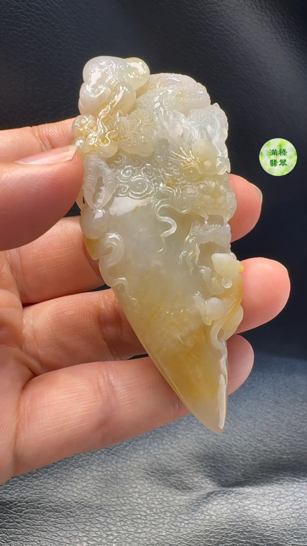 翡翠A貨玉器黃翡龍牌翡翠吊墜 82-33-16mm - Image 4