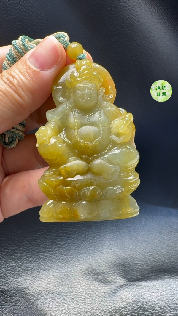 翡翠A貨玉器黃翡翠黃財神翡翠吊墜 尺寸：63-40-12mm