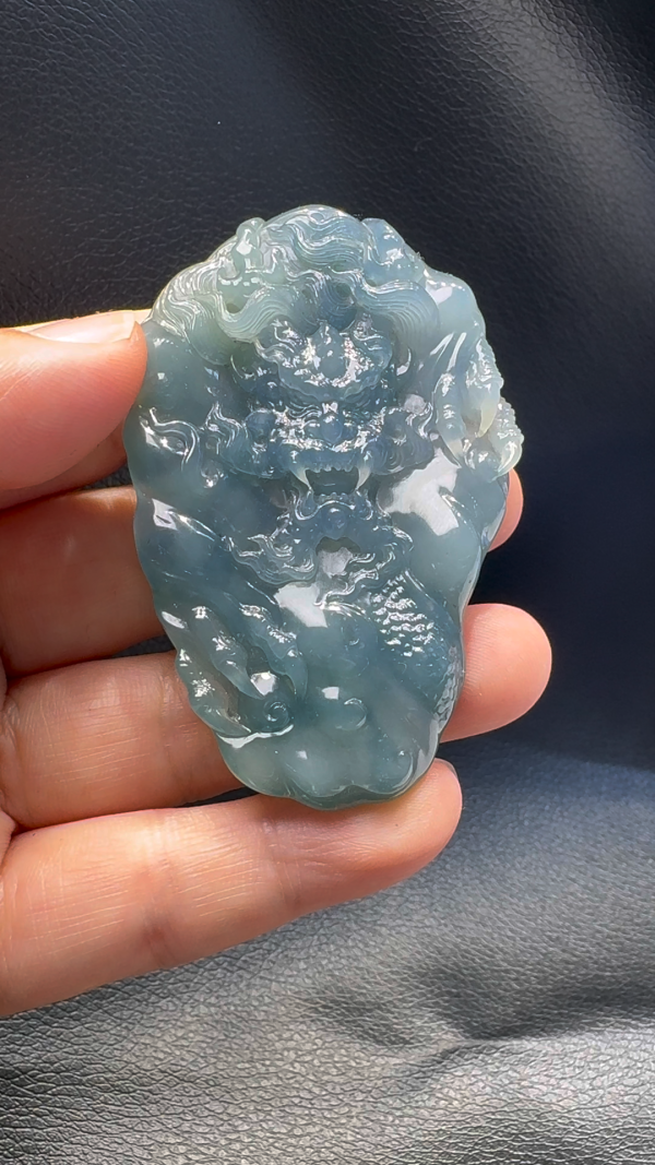 翡翠A貨玉器紫羅蘭龍牌翡翠吊墜 69-45-11mm