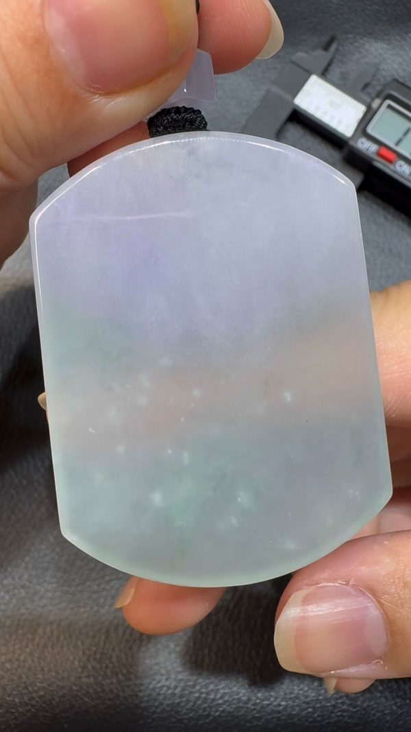 翡翠直播商品#54-翡翠A貨春彩無事牌翡翠吊墜 - Image 2