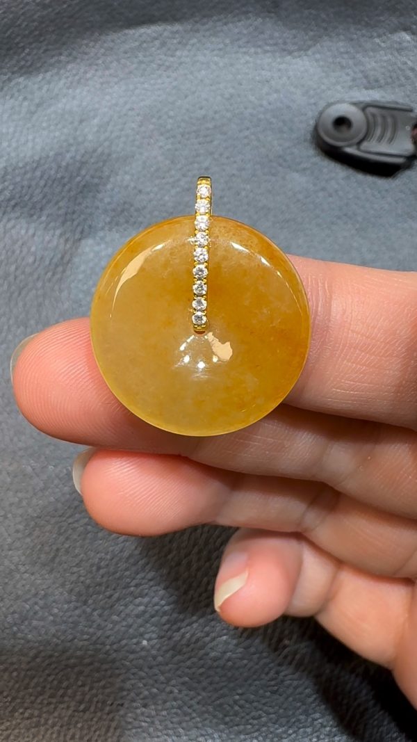 翡翠直播商品#68-18k白金鑽石黃翡平安扣 - Image 3