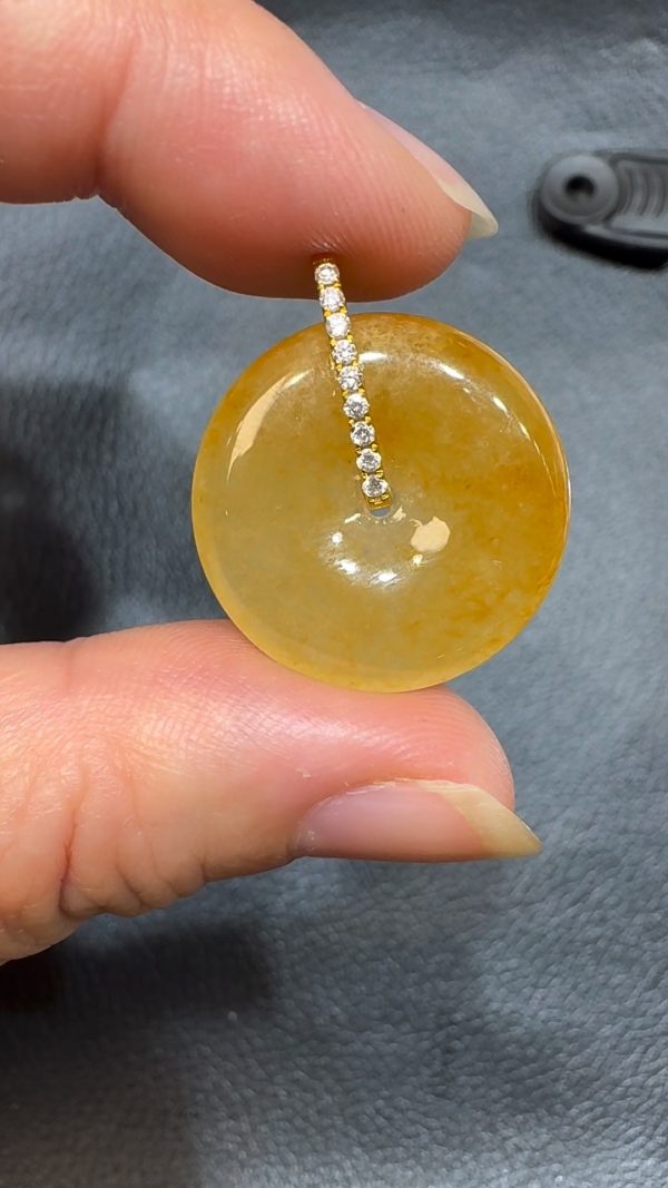翡翠直播商品#68-18k白金鑽石黃翡平安扣 - Image 4
