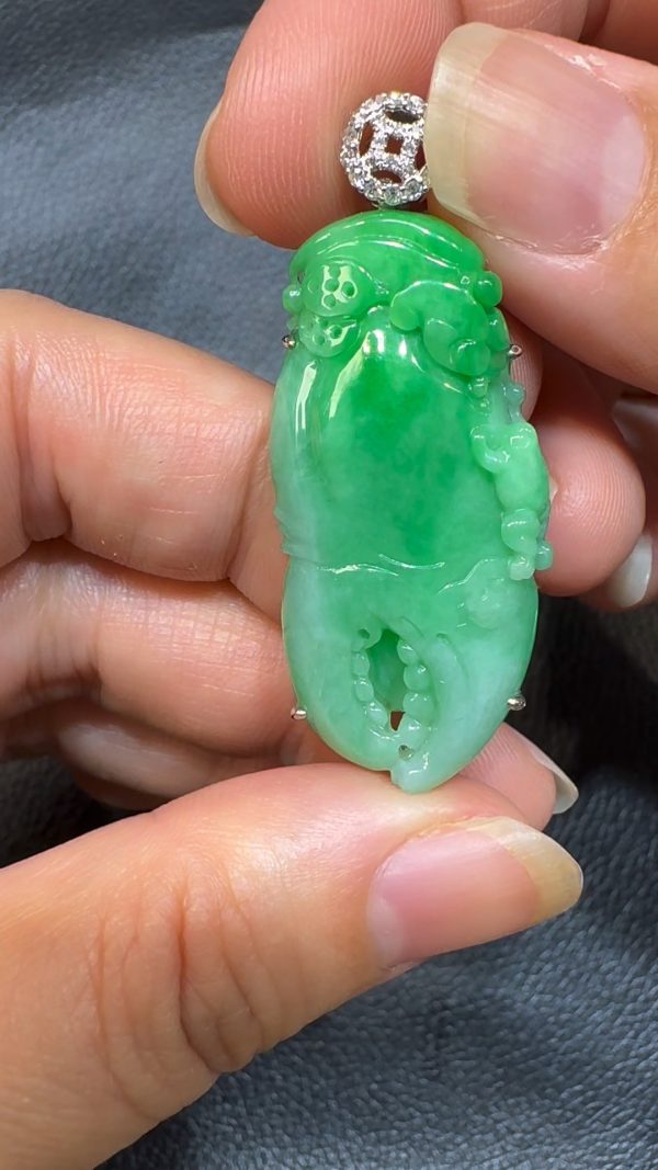 翡翠直播商品#72-18k白金鑽石陽綠八方來財鉗子吊墜 - Image 2
