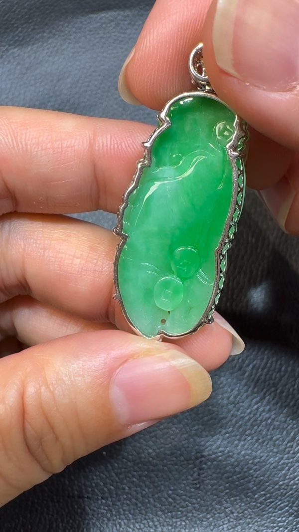 翡翠直播商品#72-18k白金鑽石陽綠八方來財鉗子吊墜 - Image 5