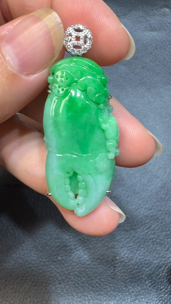 翡翠直播商品#72-18k白金鑽石陽綠八方來財鉗子吊墜 - Image 4
