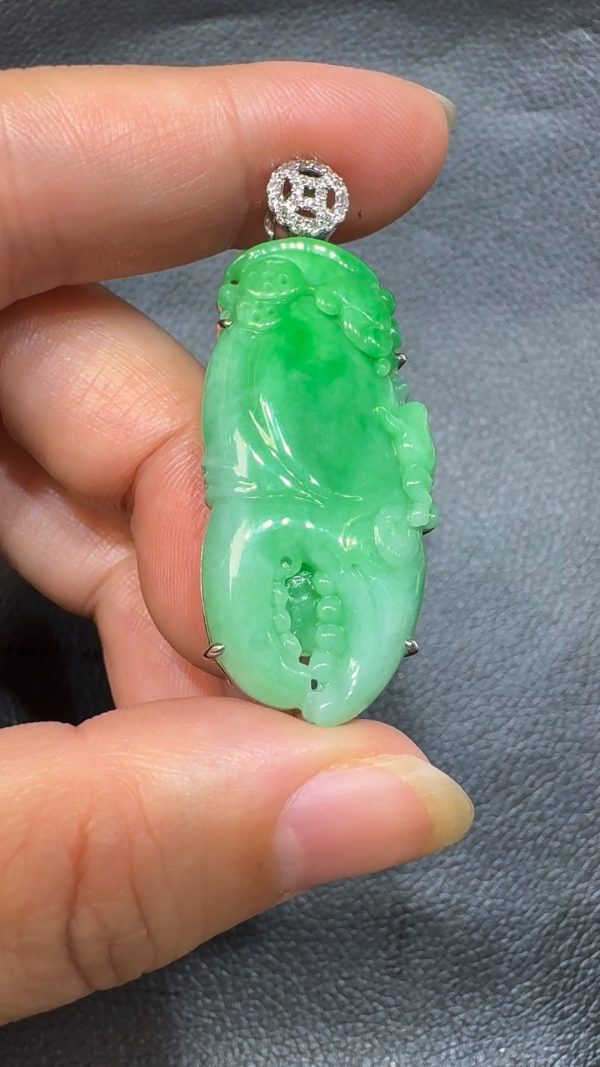 翡翠直播商品#72-18k白金鑽石陽綠八方來財鉗子吊墜 - Image 3