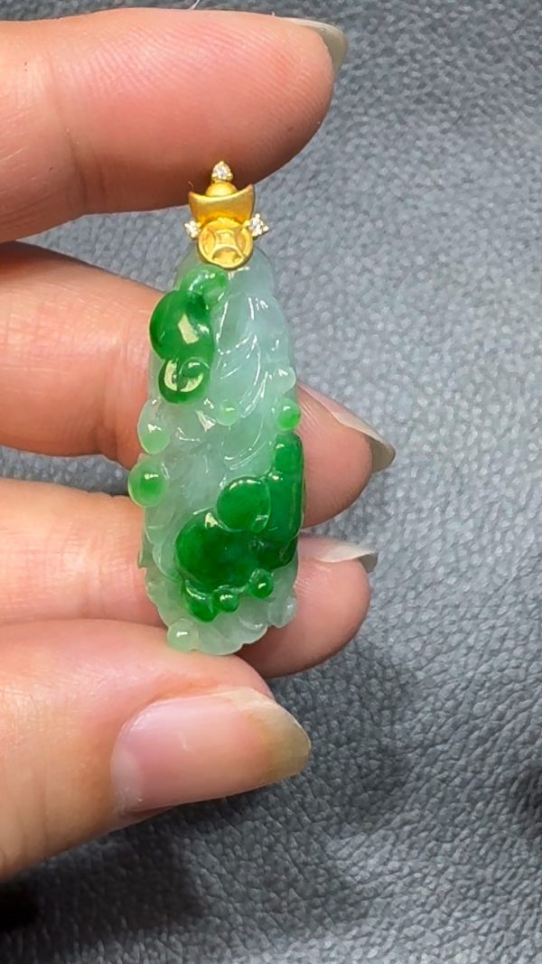 翡翠直播商品#99-18K翡翠玉器陽綠生財生菜吊墜 - Image 2