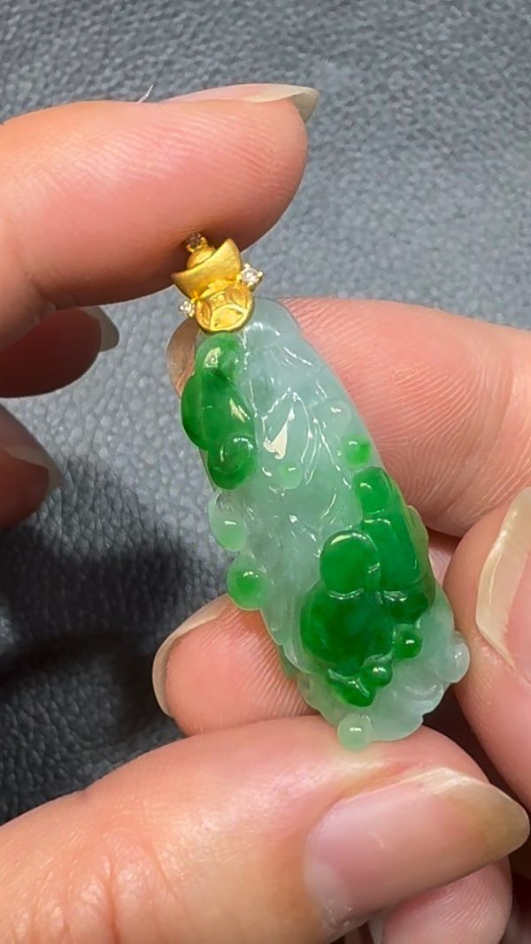 翡翠直播商品#99-18K翡翠玉器陽綠生財生菜吊墜 - Image 3