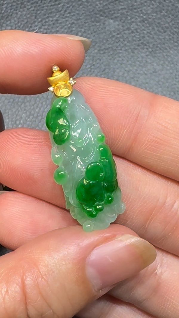 翡翠直播商品#99-18K翡翠玉器陽綠生財生菜吊墜 - Image 4