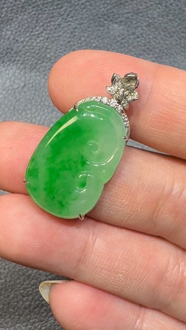 翡翠直播商品#101-18K白金鑽石翡翠如意吊墜 - Image 2