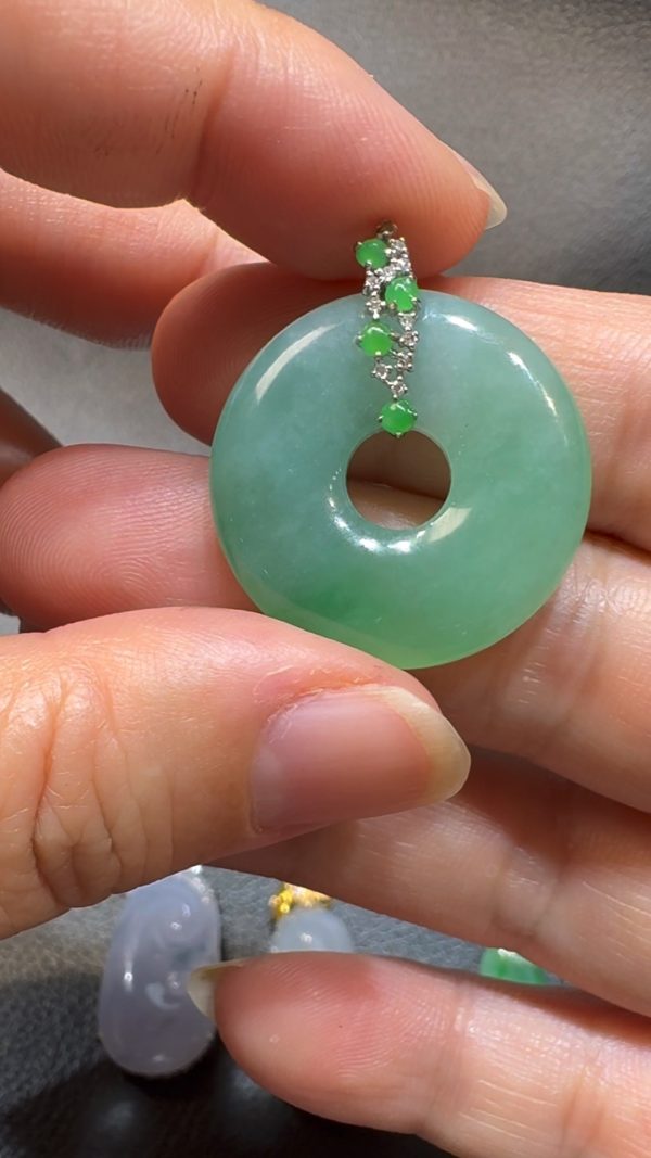 翡翠直播商品#115-18K白金鑽石翡翠平安扣 - Image 3