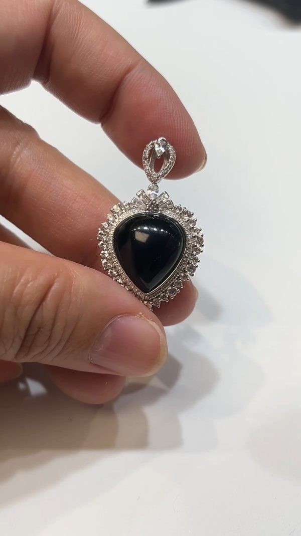 翡翠直播商品#182-18K白金鑽石翡翠墨翠心形吊墜 - Image 3