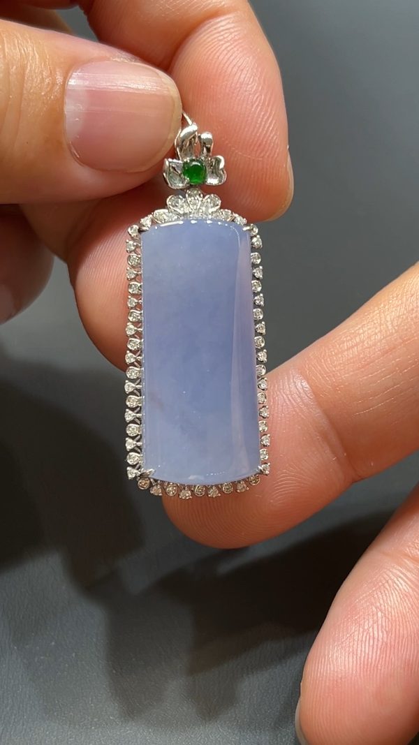 翡翠直播商品#209-18K白金鑽石鑲嵌紫羅蘭無事牌吊墜 - Image 3