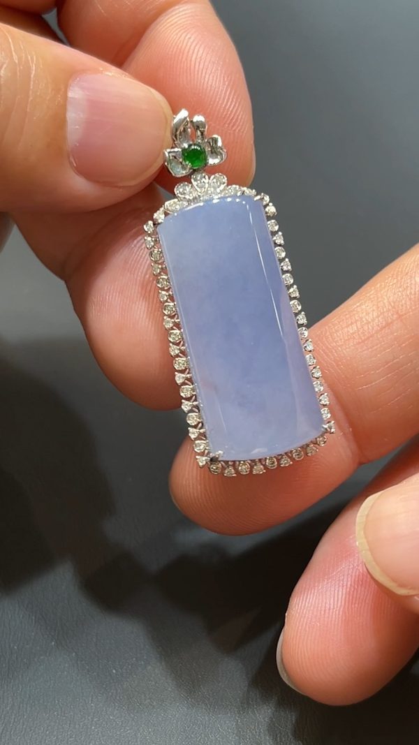 翡翠直播商品#209-18K白金鑽石鑲嵌紫羅蘭無事牌吊墜 - Image 6
