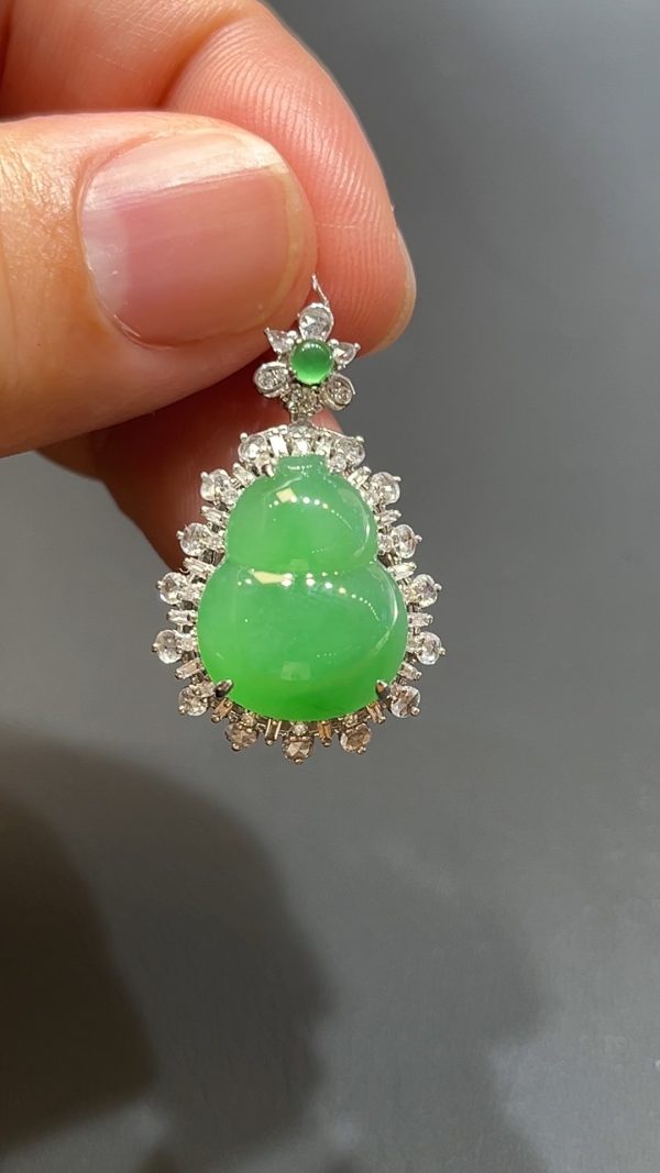 翡翠直播商品#209-18K白金鑽石鑲嵌紫羅蘭無事牌吊墜