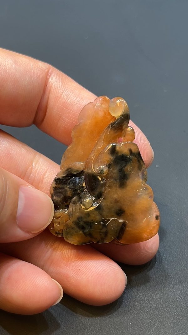 翡翠直播商品#226-紅翡帶烏鷄特色荷葉翡翠吊墜 - Image 6