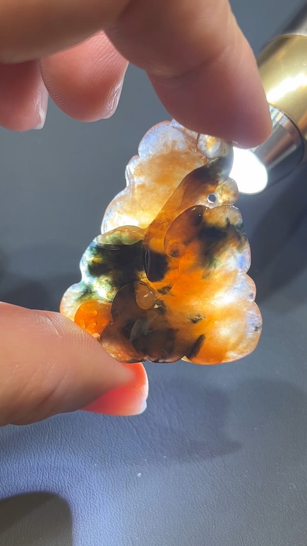 翡翠直播商品#226-紅翡帶烏鷄特色荷葉翡翠吊墜 - Image 9