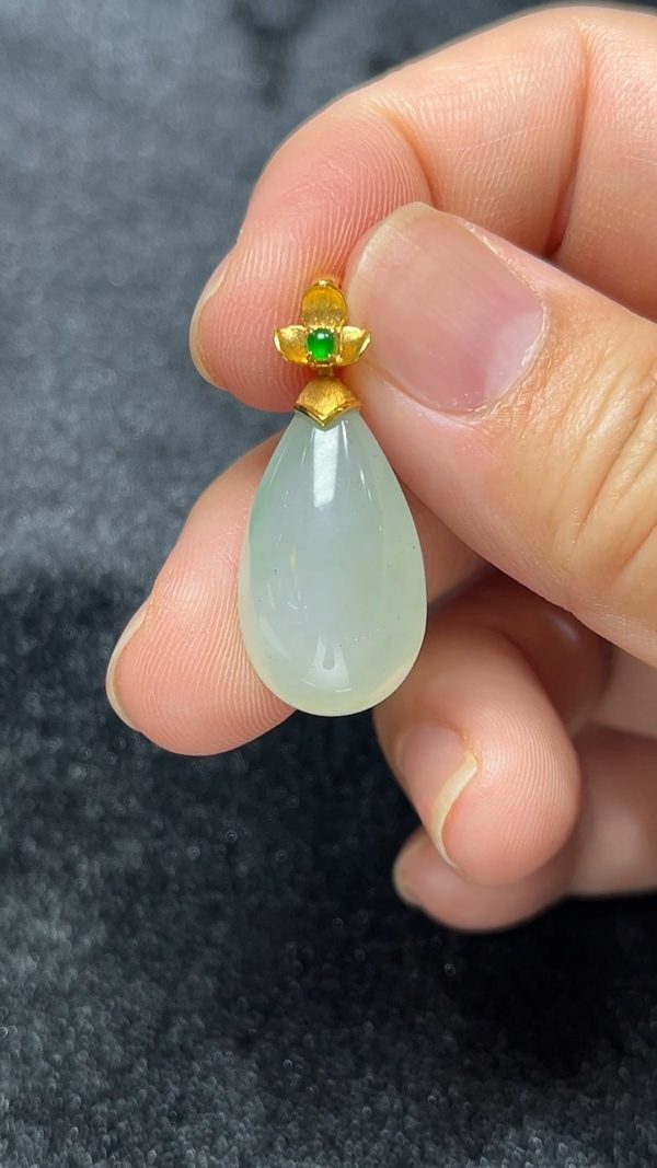 水潤生輝｜天然A級翡翠18K金鑲嵌水滴吊墜 #299 - Image 7