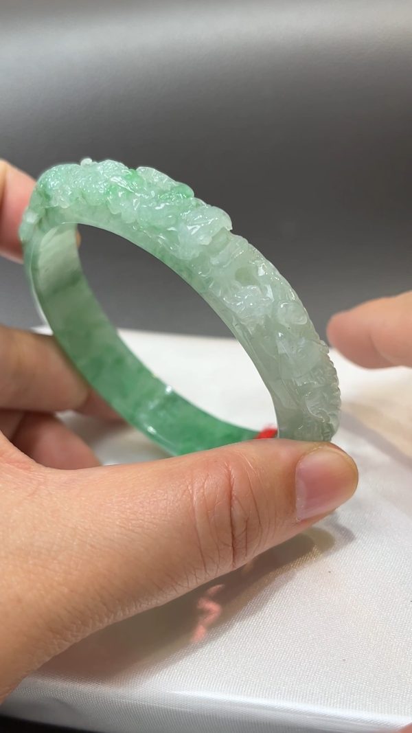 龍鳳呈祥｜天然A級淺綠翡翠雕刻手鐲 57.6mm #310 - Image 4