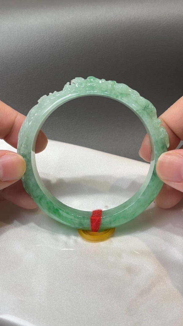 龍鳳呈祥｜天然A級淺綠翡翠雕刻手鐲 57.6mm #310 - Image 8
