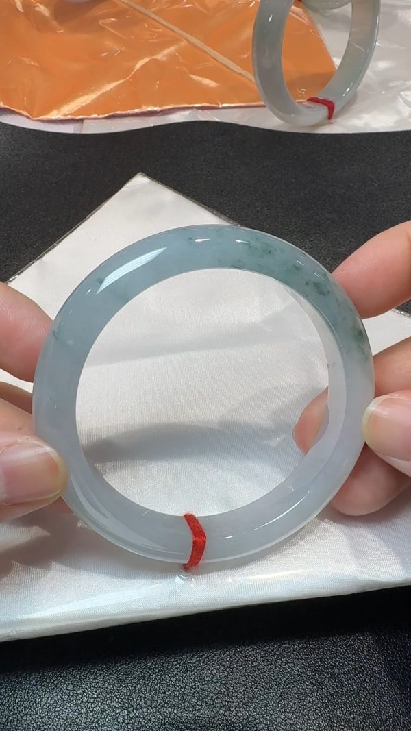 翡翠清韻｜天然飄綠花手鐲 玉鐲內徑56.5mm #直播編號321