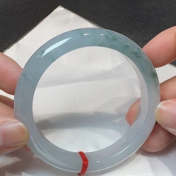 翡翠清韻｜天然飄綠花手鐲 玉鐲內徑56.5mm #直播編號321